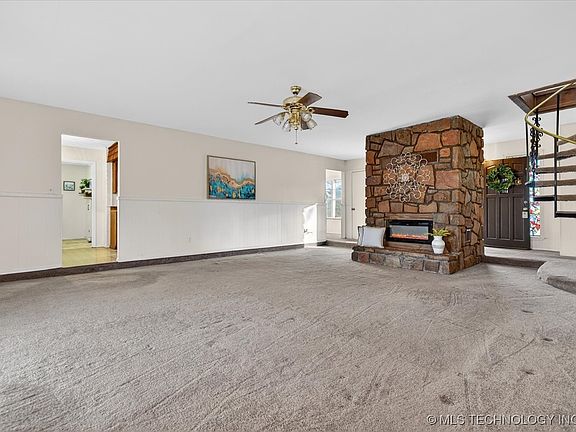 4th image of 512 W 20th St