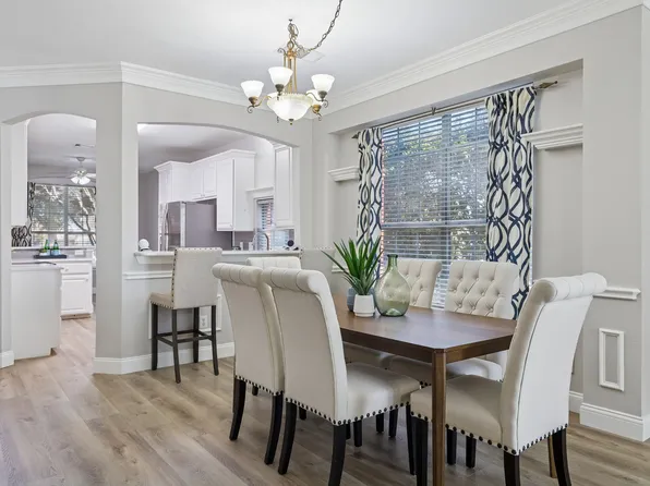 1100 Breezewood Dr, Lewisville, TX 75077