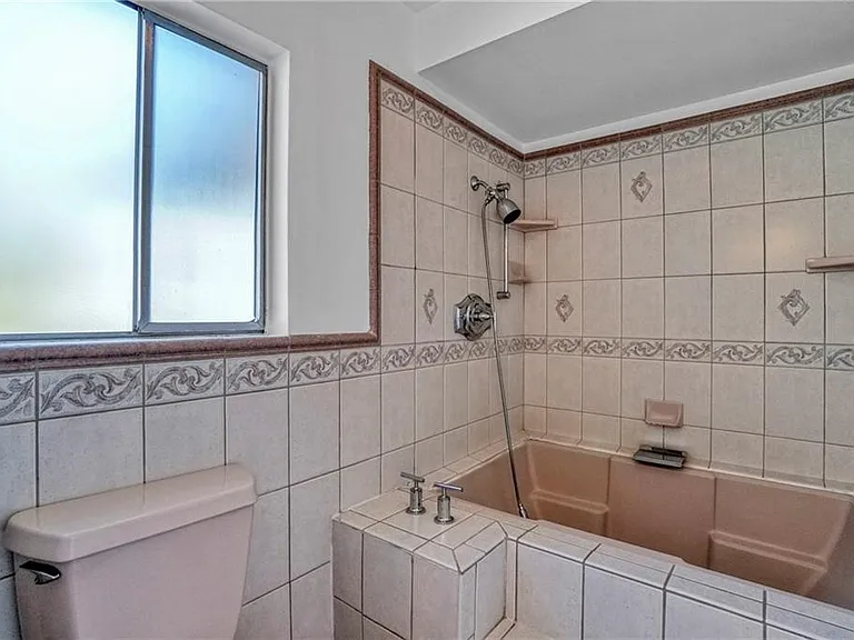 16922 Oak View Dr — Photo 17