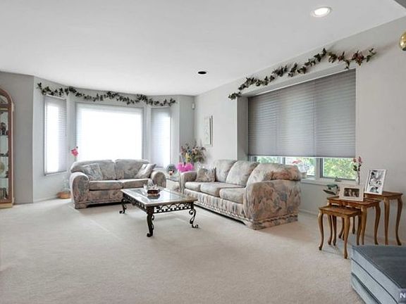 3rd image of 138 Clarken Dr