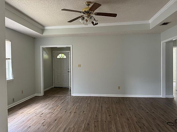 4th image of 2930 Callaway Cir