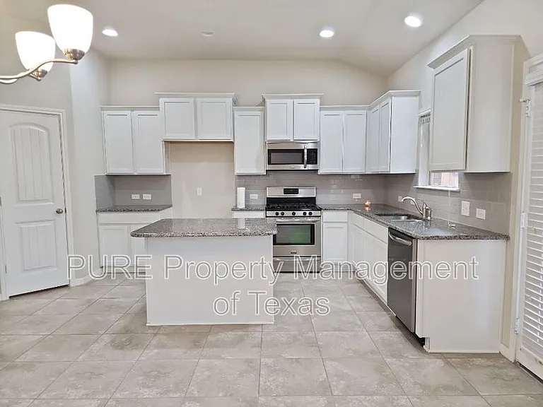 1019 Granbury Cv — Photo 5