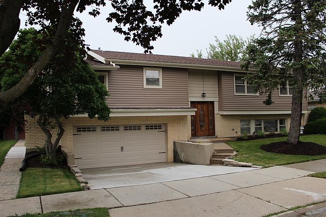1st image of 9234 N Courtland Dr #2