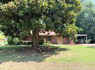 135 Guilford Ln, Prattville, AL 36066