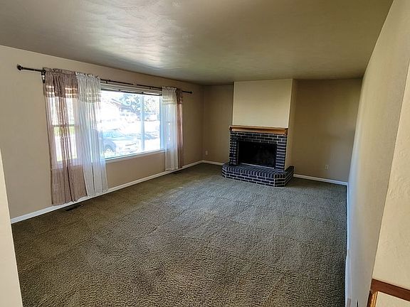 4th image of 3917 Applewood Dr