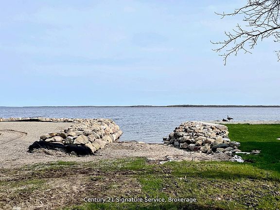5th image of 257 Robins Point Rd