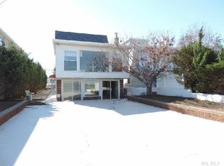 55 Bay St, East Atlantic Beach, NY 11561