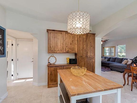 5th image of 2503 E Del Rio Ct