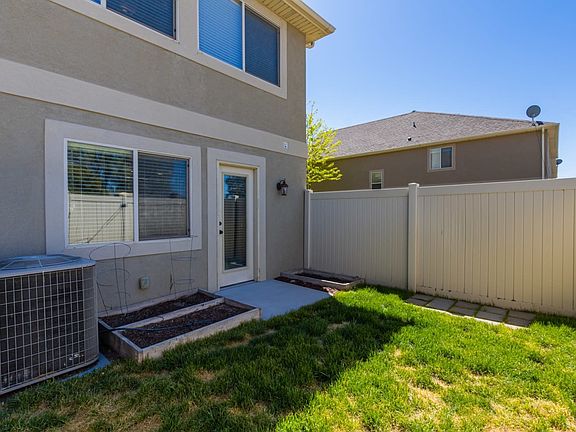 5th image of 122 S Tamarak Cir