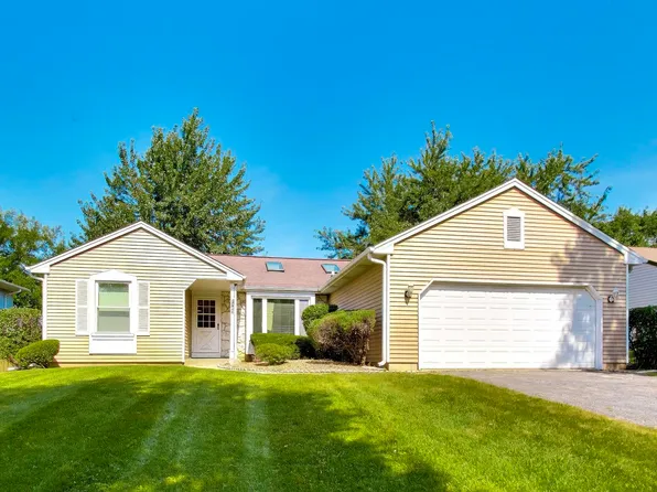 946 W Clearwater St, Roselle, IL 60172