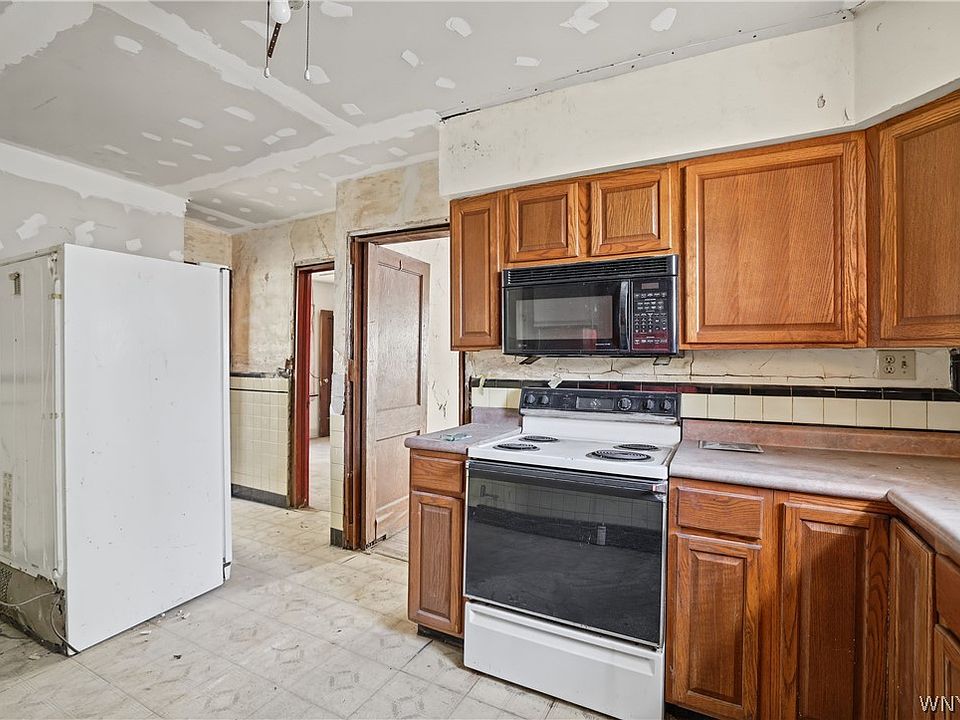 10th image of 328 Highgate Ave