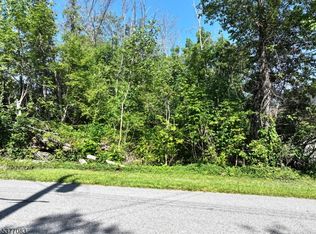 19 E Shore Lake Owassa Rd, Newton, NJ