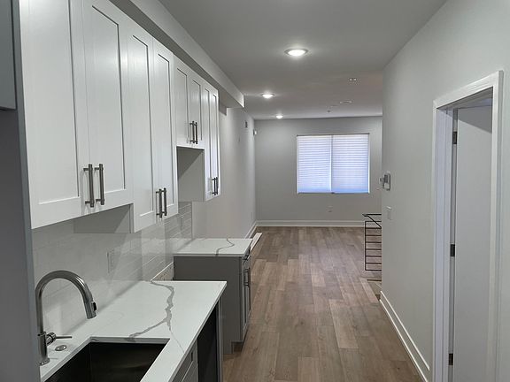 4th image of 2041 N Reese St #1