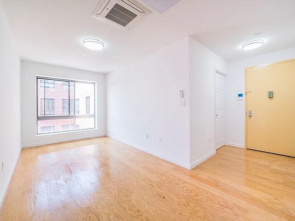 5th image of 42-29 Parsons Blvd #6E