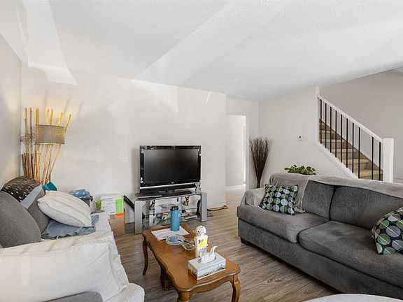 4th image of 252 SW Templeview Way NE