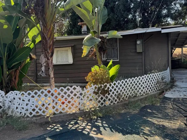 517 Valley Dr, Vista, CA 92084