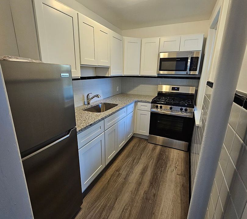 1st image of 410 Linden St APT 2