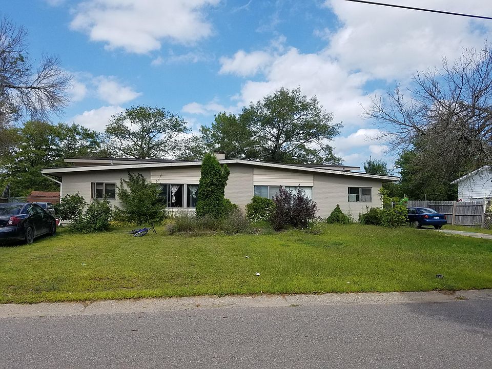 1st image of 6 & 8 Evergreen Dr