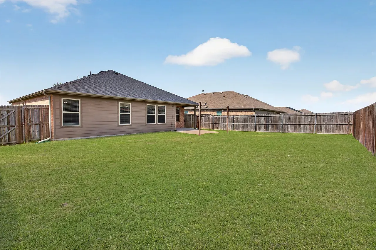 4 bed, 1591 sqft, $2,000 — Photo 3