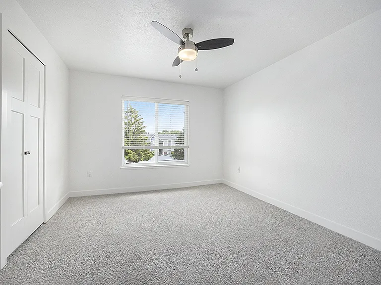 Byron Lakes Apartments — Photo 105