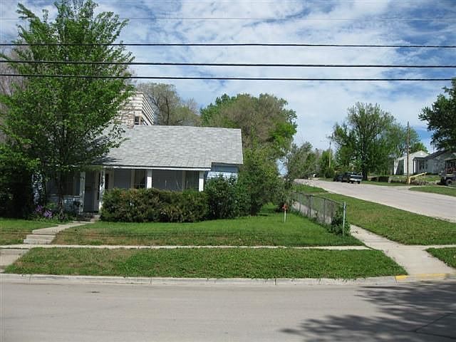 2nd image of 1127 9th Ave