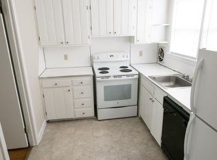 196 Woodrow St APT D, West Hartford, CT 06107