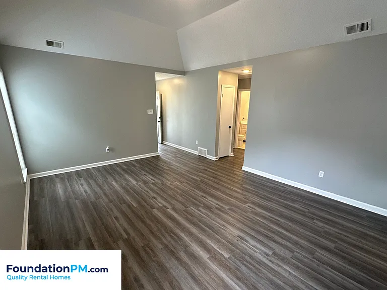 2293 Hometown Dr — Photo 11