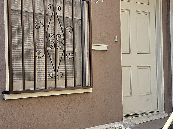 5th image of 347 N Hayworth Ave #347
