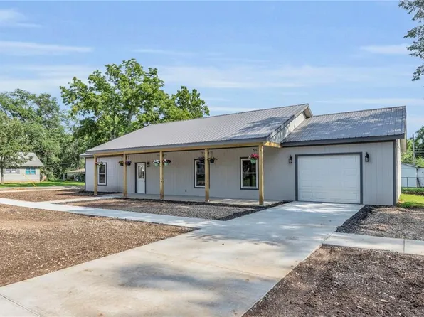 442 E 3rd Ave, Garnett, KS 66032