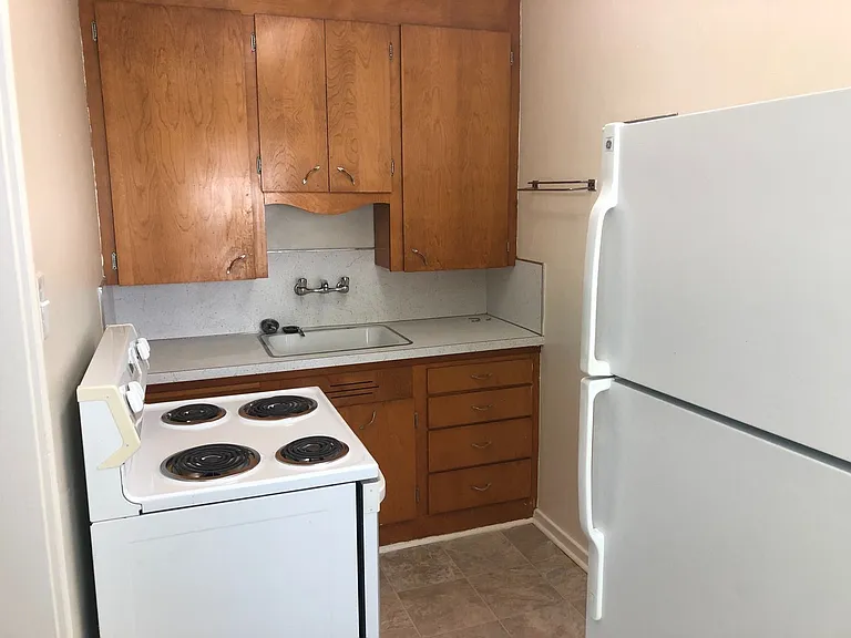 Preston Apartments — Photo 13