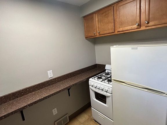 3rd image of 114 McLaughlin Rd APT B