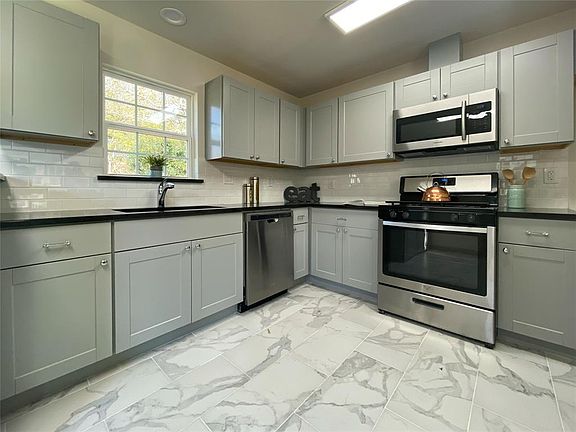 4th image of 4416 Poinsetta Dr
