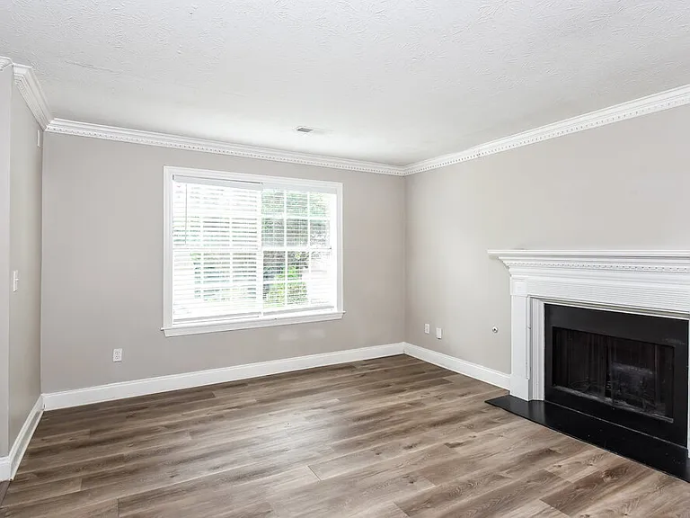 885 Trace Cir NE — Photo 6