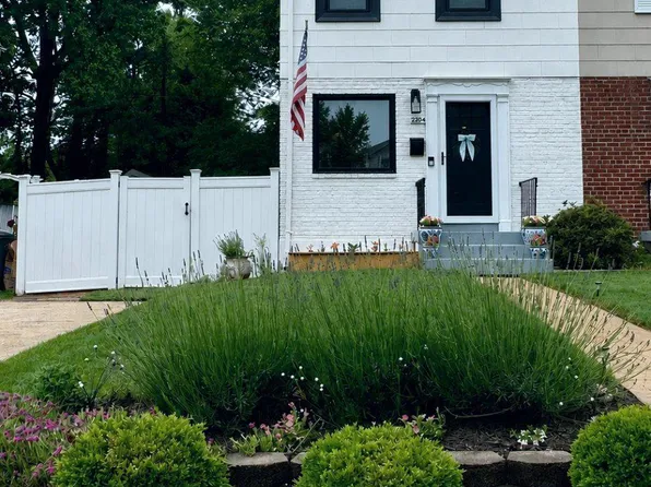 2204 Dartmouth Dr, Alexandria, VA 22307