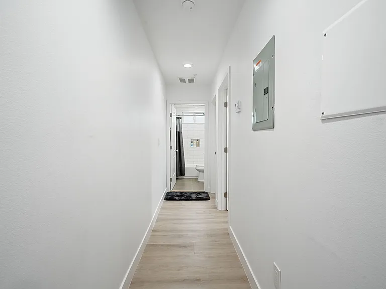 1029 Lord St — Photo 48