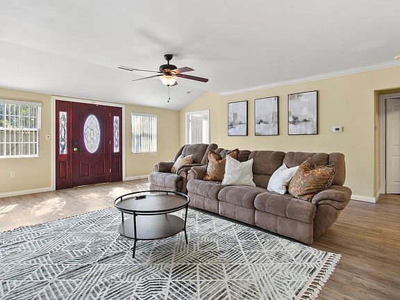 4th image of 3931 Berry Dr
