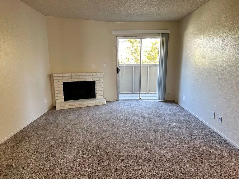 400 W Gettysburg Ave — Photo 24