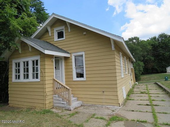 2nd image of 70 Meachem Ave