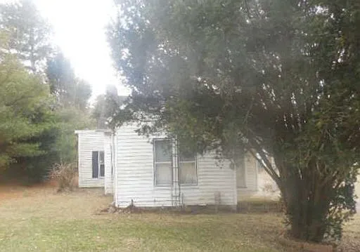 2945 Hilldale Rd photo 1