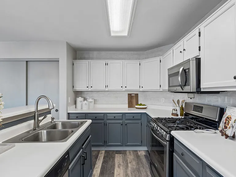 5247 E Hamilton Ave — Photo 8
