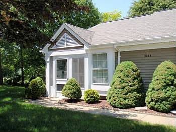 1st image of 984A Buckingham Dr