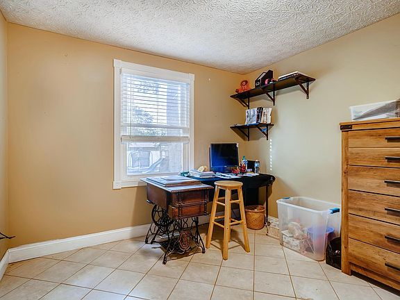 4th image of 5669 Natalie Ct N