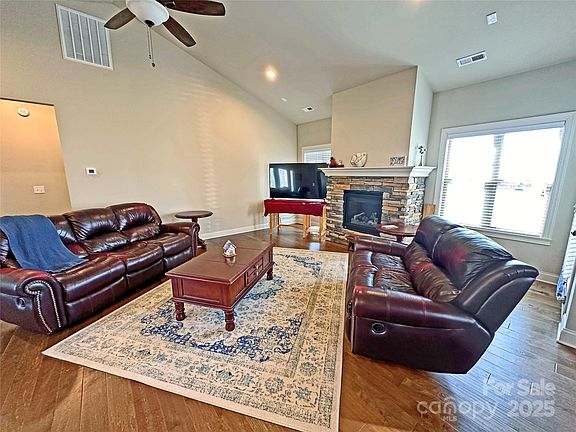 4th image of 164 Castle Pines Ln