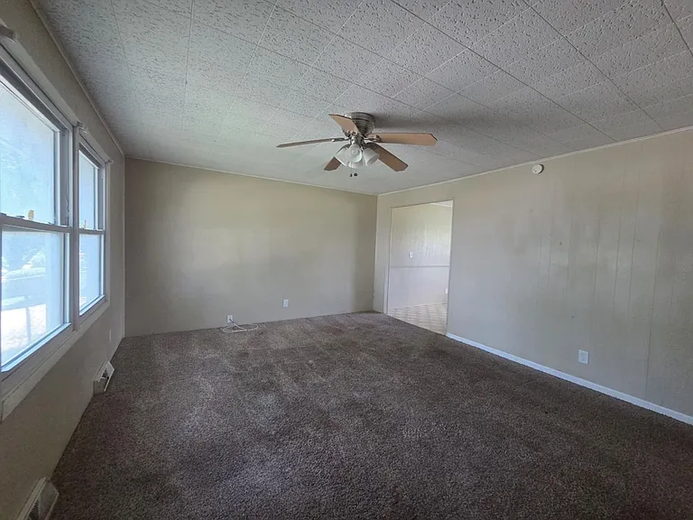 1516 Hale Dr — Photo 6
