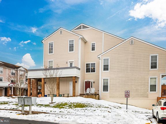 3rd image of 44245 Mossy Brook Sq