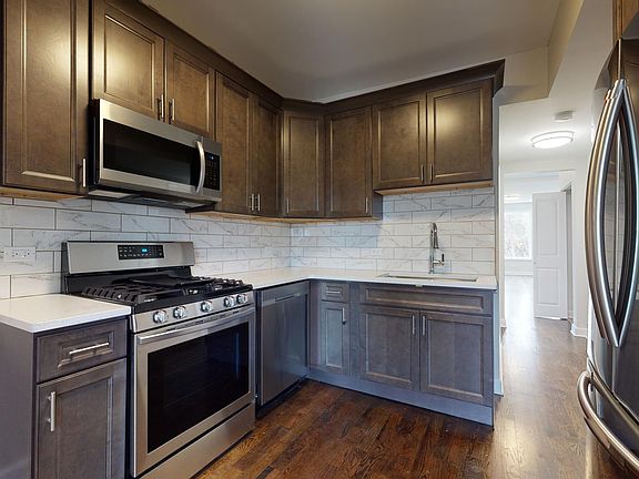 4th image of 2036 W Estes Ave #1