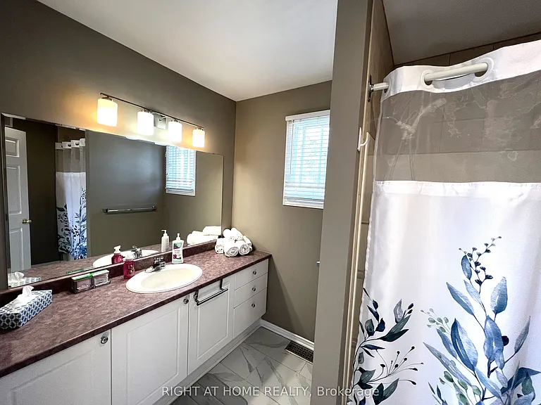 590 Arbour Cres — Photo 20