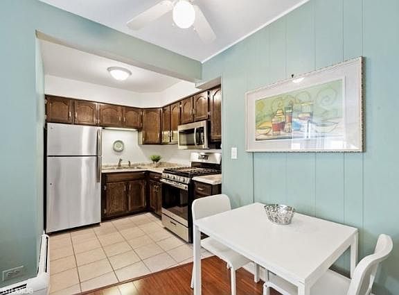 5th image of 644 W Arlington Pl APT 3E