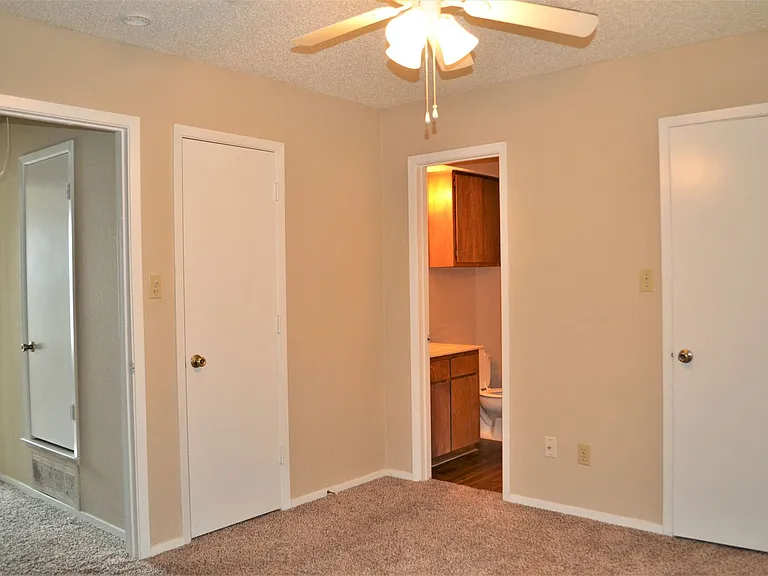 1251 Dallas Dr — Photo 12