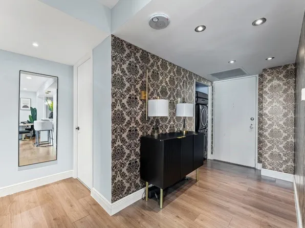 2016 Main St APT 717, Houston, TX 77002